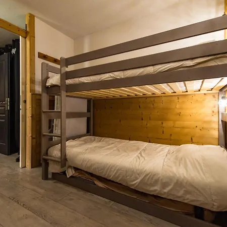 For 4 - 6 People In *